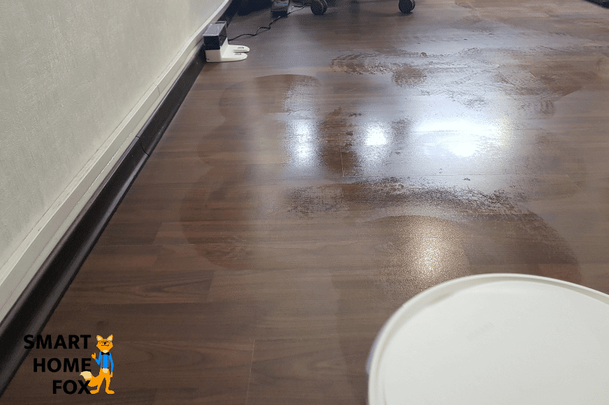 Robot vacuum cleaner mops laminate floor in test.